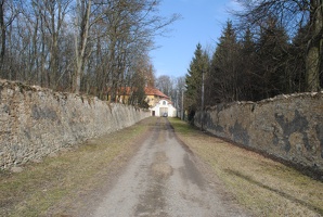 Františkánský klášter Újezd - přístupová cesta