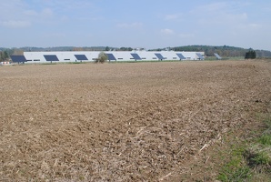 Solární panely na továrně poblíž Poříčí nad Sázavou