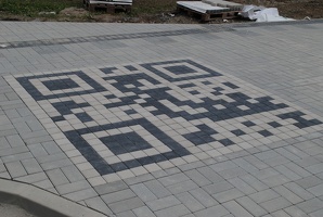 QR kód na chodníku