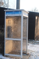 Zvole - telefonní budfka O2 vyzdobená zimou