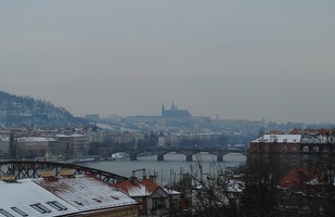 Výhled pod Vyšehrdem na Pražský hrad