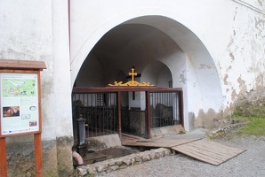 Jeskyně a studánka svatého Ivana