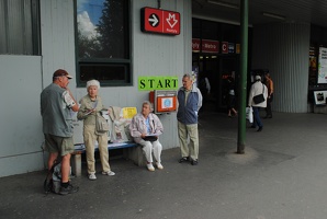 Start pochodu na stanici metra Roztyly