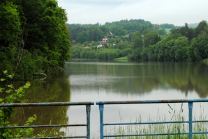 Hráz Hlubačovského rybníka