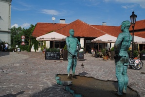 Čůrající sochy u Kafkova muzea na Kampě