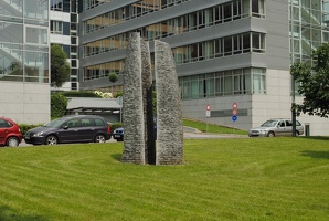 Vstřícné kameny - socha v parku Hadovka