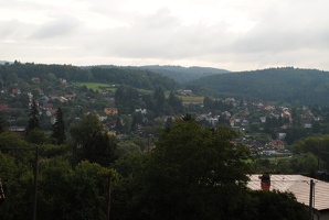Výhled na Mnichovice od stoupání na Božkov