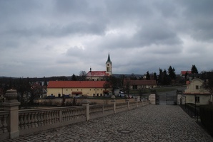 Výhled na náměstí v Mníšku pod Brdy ze zámku