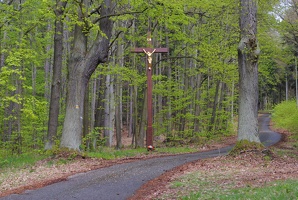 Kříž při stoupání na Velíz