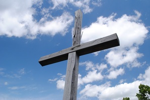 Kříž na vrcholu nad Svatým Janem pod Skalou
