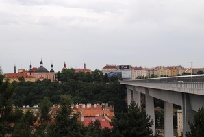 Nuselský most a za ním Kostel Panny Marie a sv. Karla Velikého na Karlově