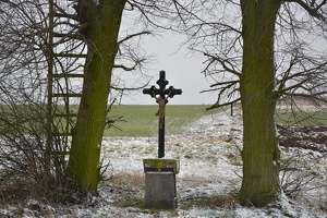Kříž na poli mezi Klíncem a Líšnicí