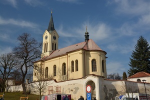 Farní kostel svatého Václava na náměstí F. X. Svobody v Mníšku pod Brdy