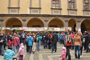 Start pochodu ve Valdštejnském zámku v  Jičíně