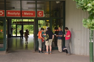 Start pochodu na stanici metra C Roztyly