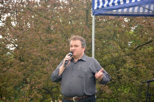 Miroslav Taussig na podiu během v Pikniku v Botanické