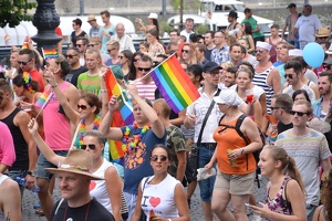 Průvod Prague Pride 2015 na Dvořákově nábřeží 