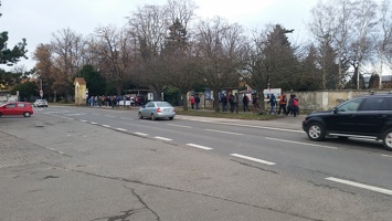Start pochodu na stanici Vinořský hřbitov