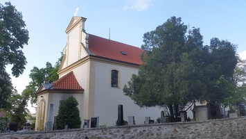 Kostel nanebevzetí panny Marie se hřbitovem