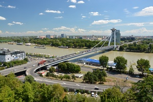 Výhled na most SNP s vyhlídkou UFO z Bratislavského hradu