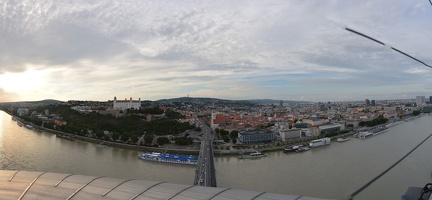 Panoramatický výhled na Bratislavu z vyhlídky UFO