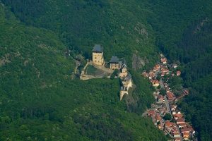 Výhled z letadla na hrad Karlštejn