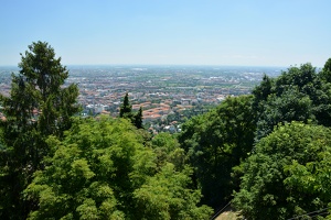 Výhled na Bergamo z Saint Vigilio