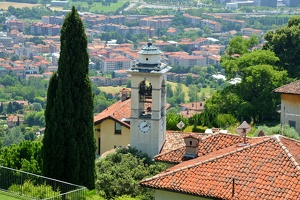 Výhled z Castelo Saint Vigilio na Bergamo